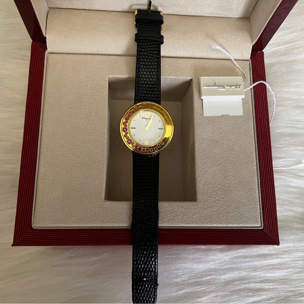 SOLD.Salvatore Ferragamo classic timeless Watch - Picture 2 of 15